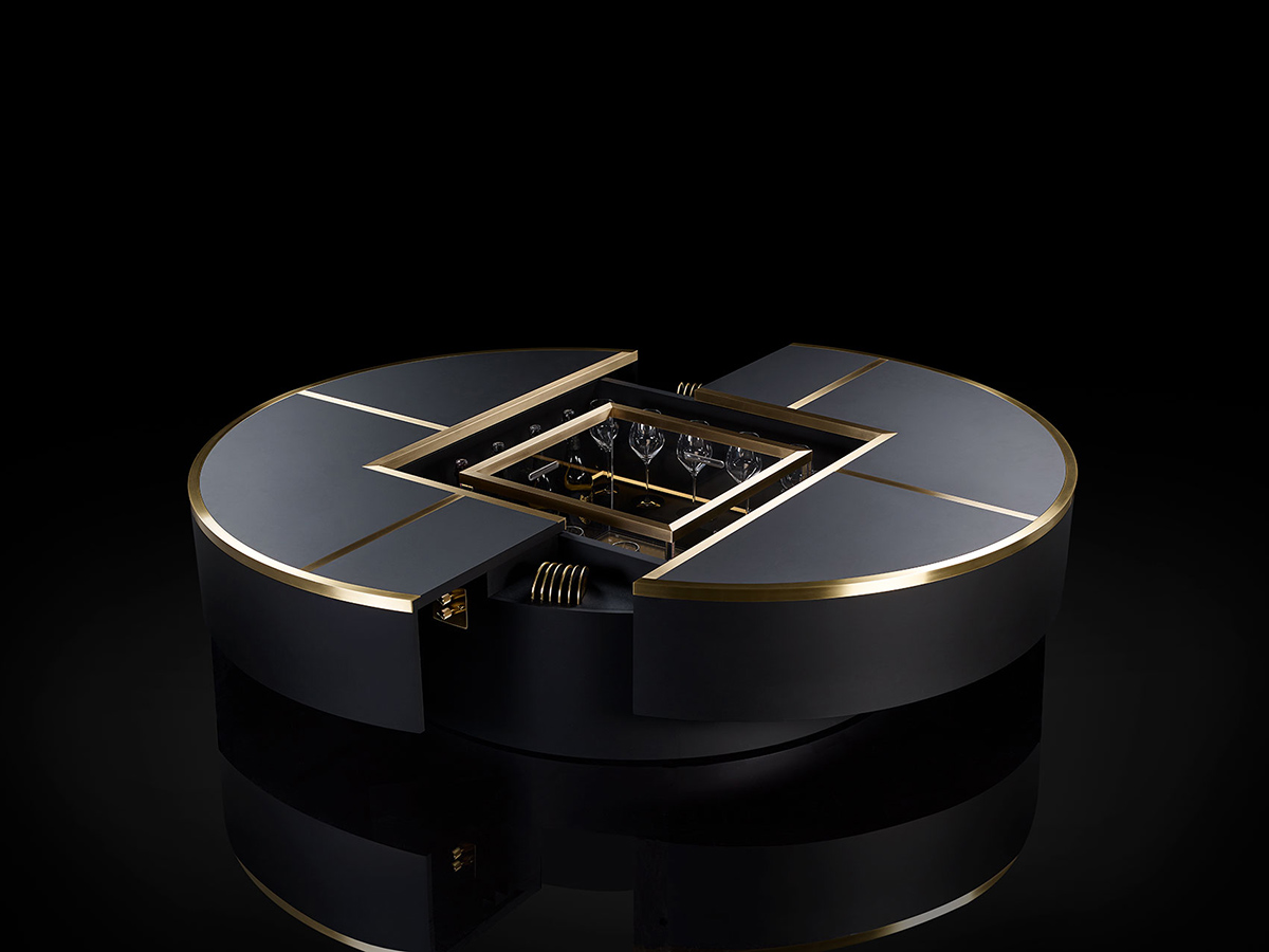 Dom Perignon スタンド式トレイ Dom Perignon Champagne with Tiffany Flutes Gift Set